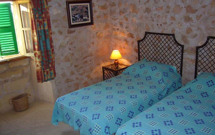 twin beds